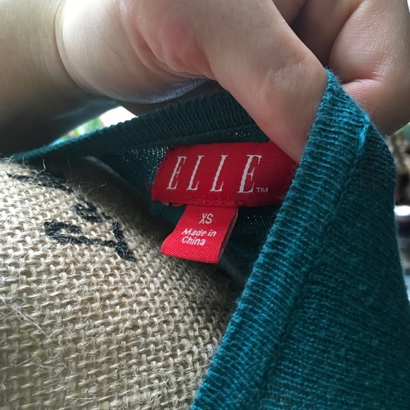 Emerald cardigan w/ fabric roses on shoulder - Picture 4 of 8